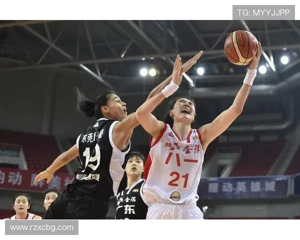 中国男篮八一队与新疆队激战正酣谁能在这场对决中笑到最后